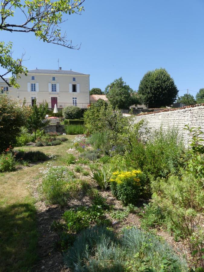 Les Jardins De Xanton Hotel Exterior photo